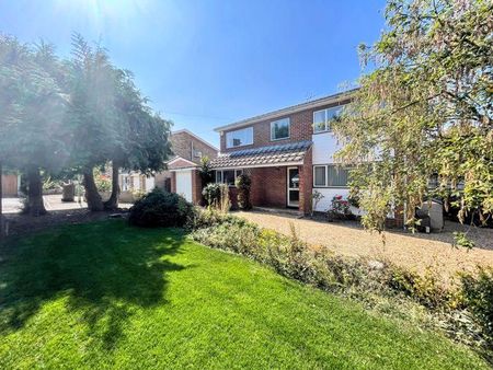 4 bedroom detached house to rent - Photo 5