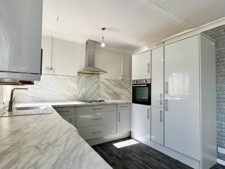 4 bedroom terraced house to rent - Photo 4