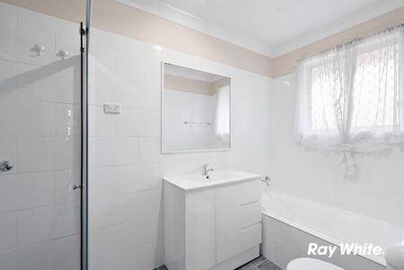 Private & Convenient Residence - Photo 5