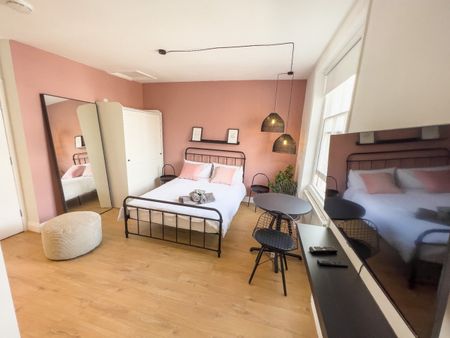 Studio Flat, Kensington Gardens Square, W2 - Photo 2