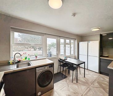 Fairview Avenue, Woking, Surrey, GU22 7NU - Photo 2