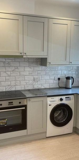 1 bedroom in a house share to rent - Photo 2