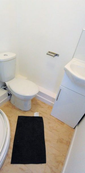 To Let : Albert Road , Middlesbrough ,TS1 2PP - Photo 2