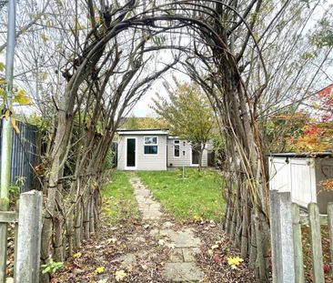 Ridgehurst Avenue, Watford - Photo 4