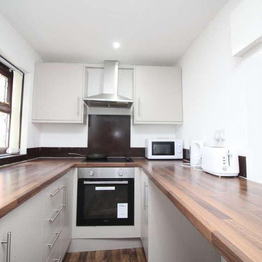 Sandhurst Grove, LS8 - Photo 1