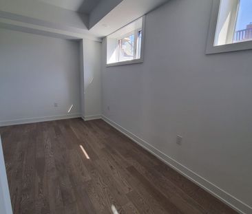 Condo Townhouse For Lease | W8117782 - Photo 4