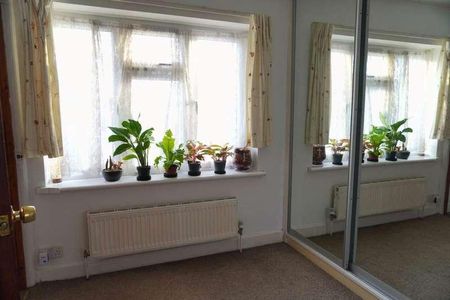 Sycamore Avenue, London, W5 - Photo 3