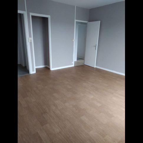 Location Appartement 4 pièces 73 m² Le Blanc - Photo 1