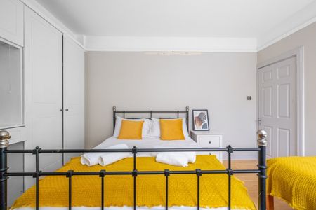 1 Bed Flat, Dudley Court, W1H - Photo 3