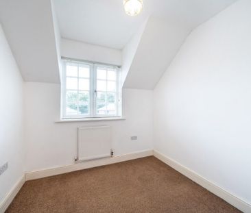 3 Bedroom House - Riverdale, Wrecclesham - Photo 2