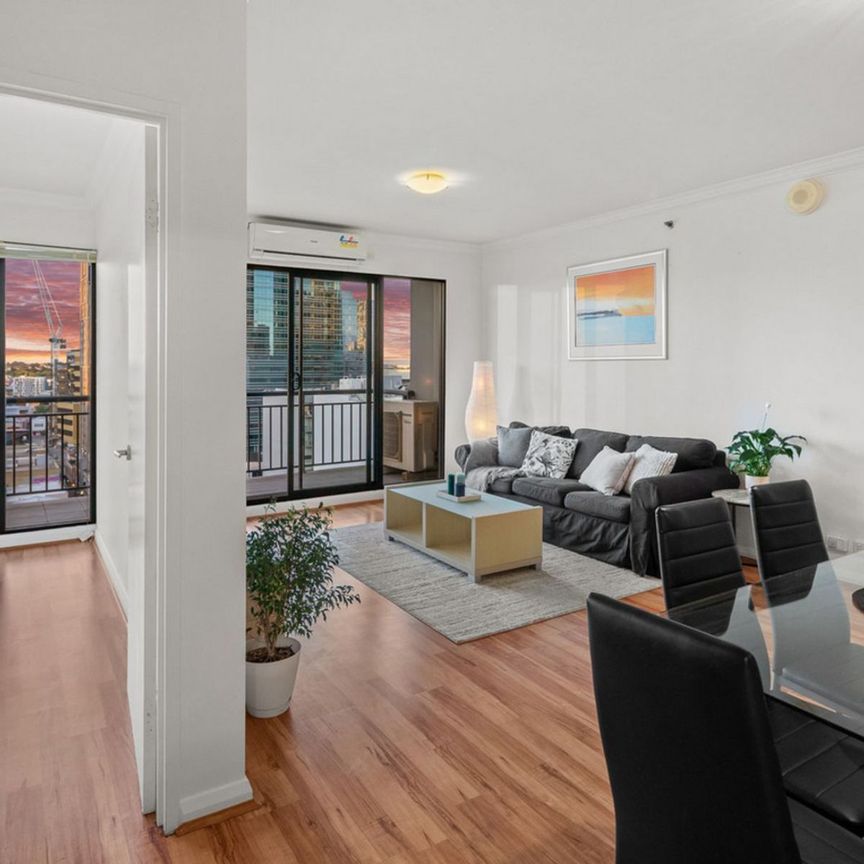 CBD Apartment with Stunning Views - Photo 1