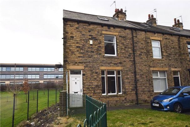 20, Oakroyd Mount, Stanningley, Pudsey, West Yorkshire, LS28 7QH - Photo 1