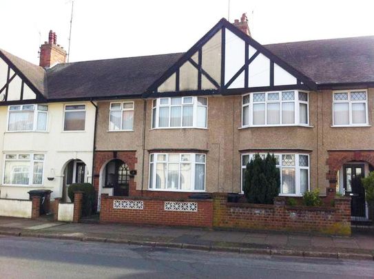 1 bedroom in a house share to rent - Photo 1