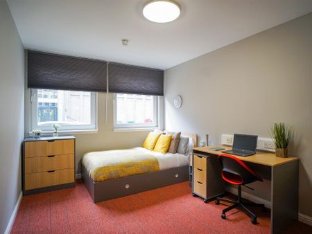 1 bedroom in a flat share to rent - Photo 5