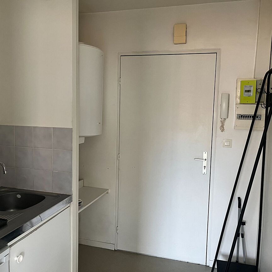 Appartement à louer - REIMS - PROCHE CENTRE-VILLE - Photo 1