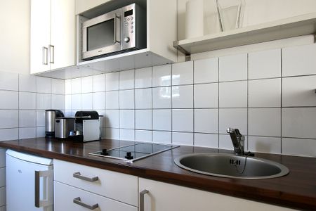 Modern möbliertes Apartment mit Aufzug im Herzen von Köln - Foto 2