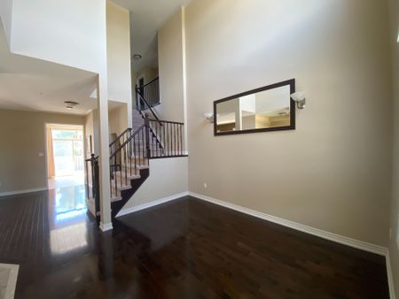 For Lease - 2329 Blue Oak Circle, Oakville, Ontario - Photo 2