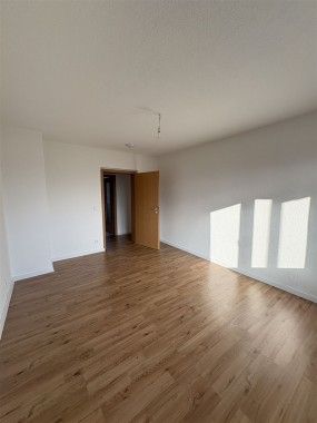 Sonnige, modernisierte 3-Zimmer-Wohnung mit tollem Weitblick und Bad mit Fenster! - Photo 4