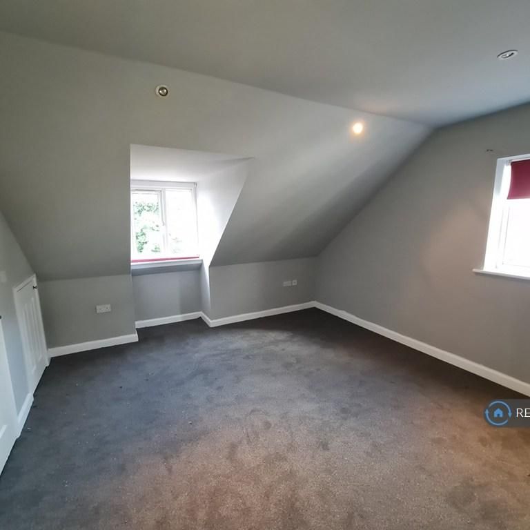 3 bedroom end of terrace house to rent - Photo 1