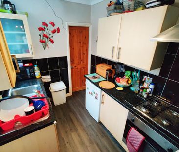 2 bedroom terraced house to rent - Photo 4