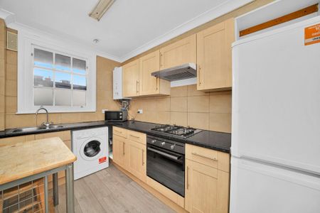 3 bedroom flat to rent - Photo 5