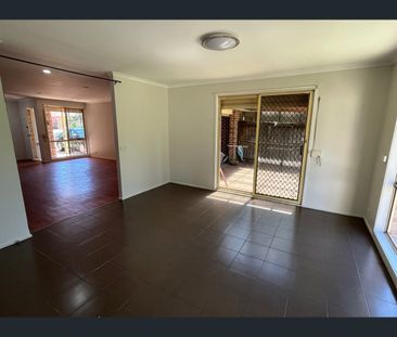 12 Silkyoak Grove, Greenacre, NSW 2190 - Photo 6