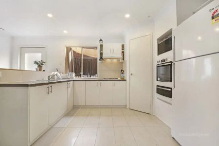 “3 ROOMS FOR RENT! LARGE MODERN ROOMS” - Photo 2