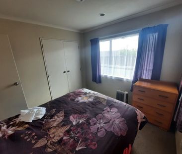 Cozy 2-bedroom home in Flatbush! - Photo 2