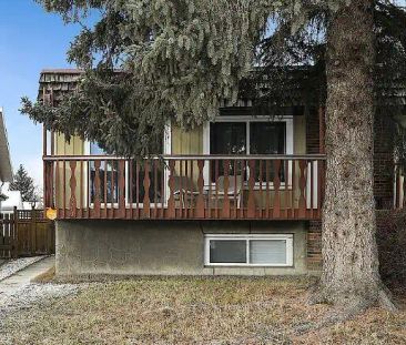 Duplex_ Lower level, 2 Bed+Den- NW, Calgary — 2 Bedrooms+ Den Duplex - Photo 1