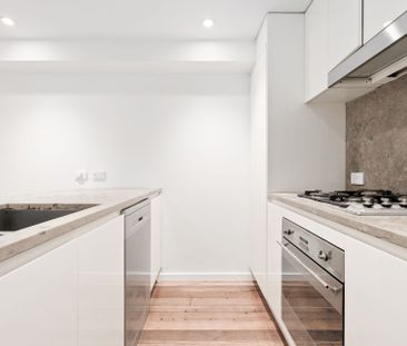 Unique Three-Bedroom Warehouse Conversion in the Heart of Leichhardt - Photo 5