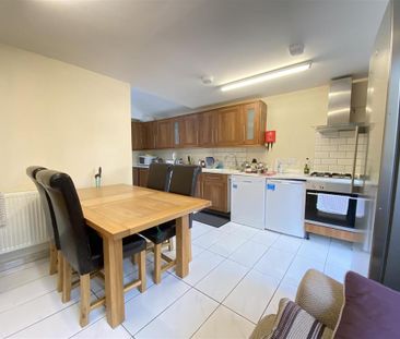 1 bedroom in a house share to rent - Photo 4