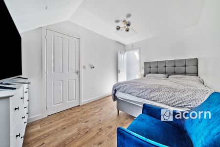 Semi-detached House to rent - Discovery Drive, Swanley, BR8 - Photo 4