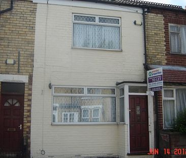 Smart 4 bed house on Hardy Street near HULL uni and shops - Photo 3