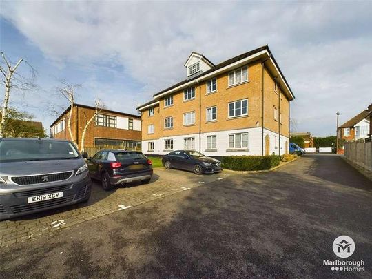 Buckingham Court, Carlise Road, Romford, RM1 - Photo 1