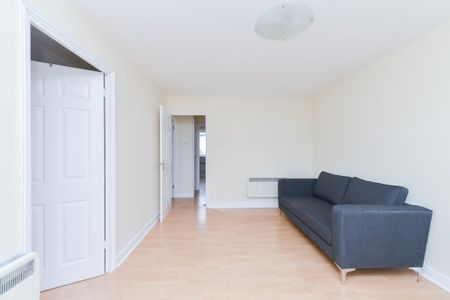 Felixstowe Court, London, E16 flat to rent - Photo 2