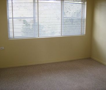 Located in West Tamworth! - Photo 5