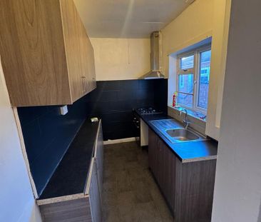 2 bedroom terraced house to rent - Photo 6