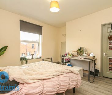 9 bed Semi-Detached House for Rent - Photo 3