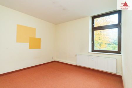 Viel Platz für Sie!! Große 5-Raum-Wohnung mit viel Potential!! - Photo 3