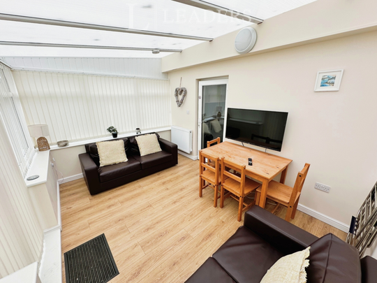 1 bedroom in a house share to rent - Photo 1