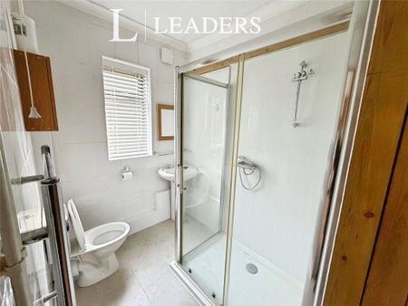 3 bedroom semi-detached house to rent - Photo 5