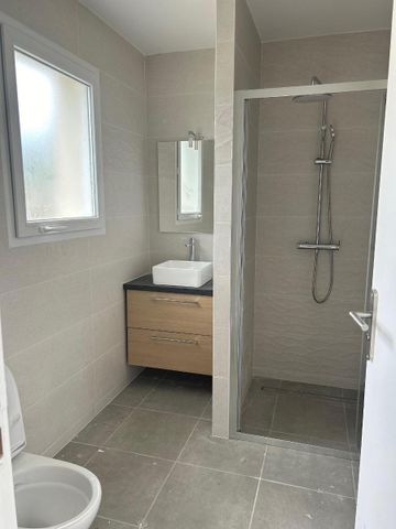 Location Maison 4 pièces 87m² VILLENAVE D ORNON 33140 - Photo 2