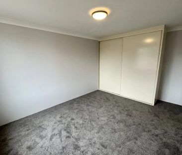 Spacious & Sunlit 2-bedroom unit with lockup garage - Photo 3