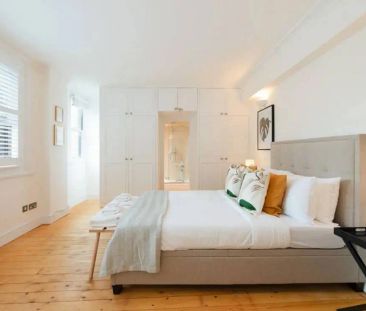 3 bedroom flat in Charing Cross - Photo 4