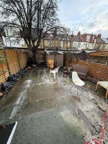 Room in a Shared Flat, Valnay Street, SW17 - Photo 5