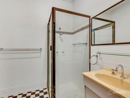 Charming 2-Bedroom Home in New Farm - Photo 3