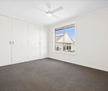 52 Griffin Road, North Curl Curl. - Photo 4