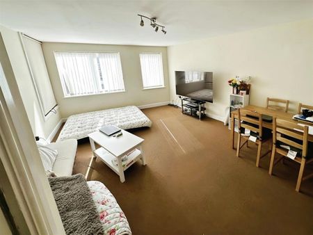 2 BED Flat To rent - Photo 2