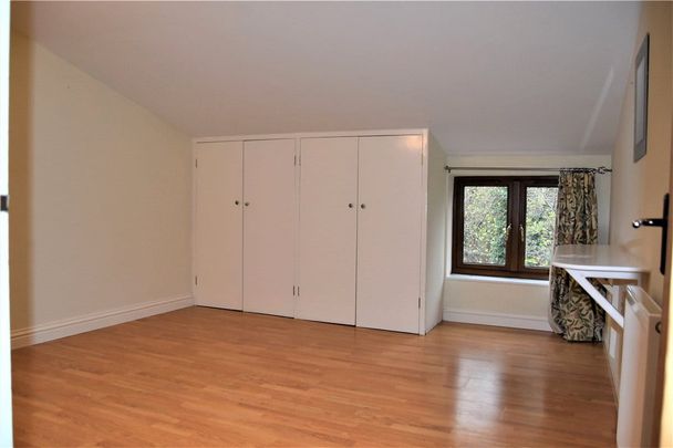 Spacious unfurnished first floor flat in a rural location with MOST BILLS INCLUDED. - Photo 1