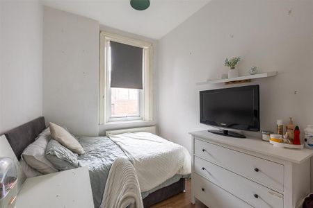 3 bedroom flat to rent - Photo 4